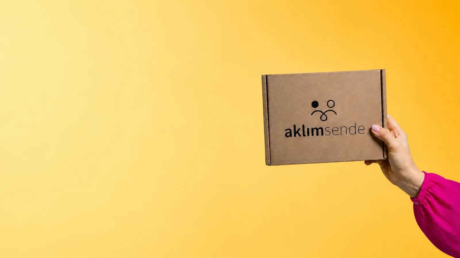 Aklım Sende destek kutusunu tutan bir el